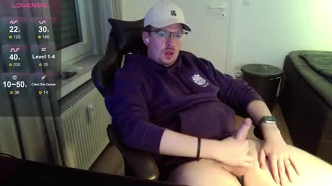 Snapshot of johndor22 chatting on December 17, 8:32 pm Jones online show from December 17, 8:32 pm