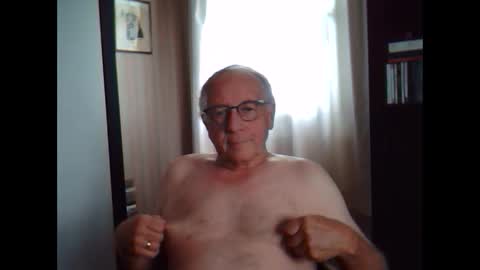 johnjohn6226 online show from September 15, 2:07 pm