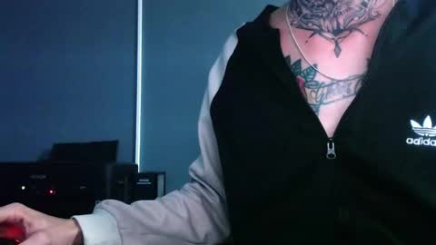 johnsonisaac94  online show from December 12, 4:26 am