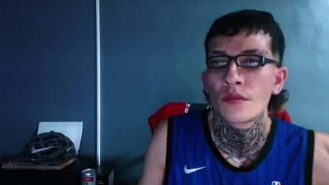 johnsonisaac94  online show from December 8, 5:29 am