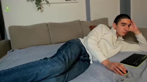 johny_travolta online show from November 27, 12:42 pm