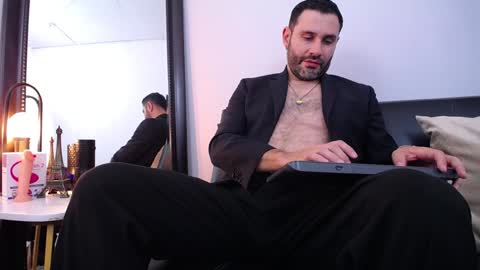 Snapshot of jonas_beard1 chatting on December 2, 7:03 pm  JONAS BEARD  online show from December 2, 7:03 pm