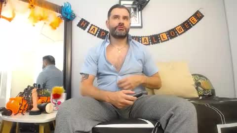 Snapshot of jonas_beard1 chatting on October 23, 6:11 pm  JONAS BEARD  online show from October 23, 6:11 pm