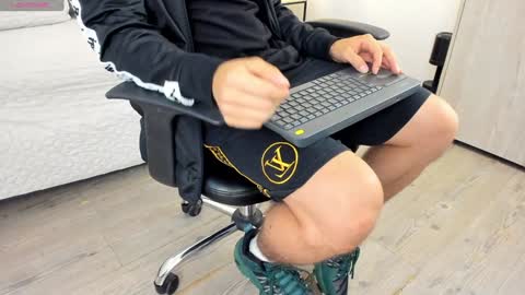 Jonathan Danielss  online show from January 24, 11:26 am