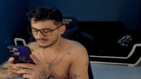 jonnyporn1 online show from March 18, 7:06 pm