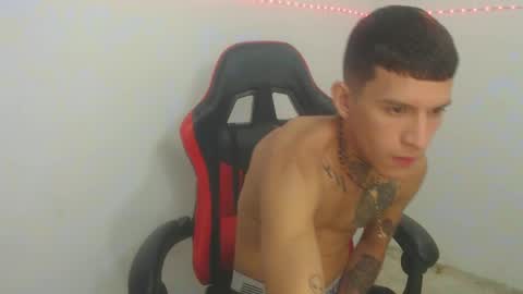 josue_linares online show from October 25, 9:11 am