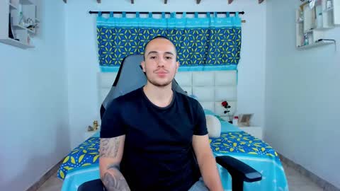 Snapshot of juan__jimenez chatting on February 16, 12:43 am Juan online show from February 16, 12:43 am