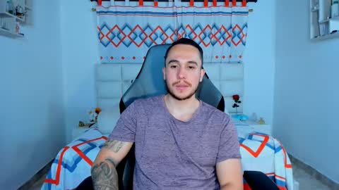 Snapshot of juan__jimenez chatting on December 4, 10:30 pm Juan online show from December 4, 10:30 pm