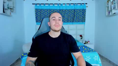 Snapshot of juan__jimenez chatting on January 25, 11:43 pm Juan online show from January 25, 11:43 pm