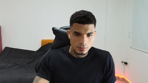 juan_gomez_1 online show from November 21, 10:09 pm