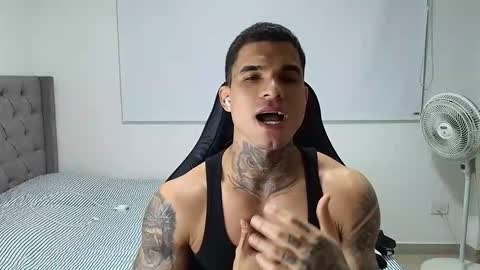 juan_gomez_1 online show from January 13, 11:53 pm