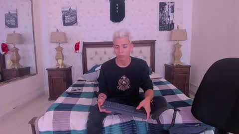 J U A N   L O V E R S online show from December 4, 1:09 pm