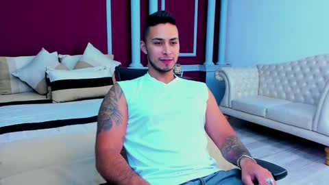 Snapshot of juan_muscle chatting on December 2, 6:08 pm juan_muscle online show from December 2, 6:08 pm