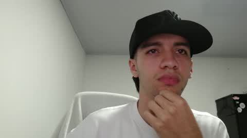 juanboytw online show from February 15, 12:05 am