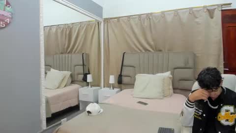 julian billy online show from February 23, 11:39 am