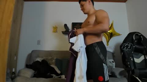 julian_wallace online show from November 2, 6:45 pm