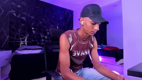 Julien online show from November 8, 12:41 pm