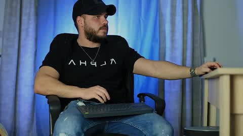 JULiUS   online show from January 5, 6:24 pm