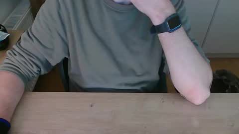 Snapshot of junk2711 chatting on October 27, 3:47 pm junk2711 online show from October 27, 3:47 pm