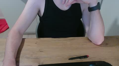 Snapshot of junk2711 chatting on January 3, 9:15 am junk2711 online show from January 3, 9:15 am