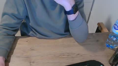 Snapshot of junk2711 chatting on February 27, 4:32 pm junk2711 online show from February 27, 4:32 pm