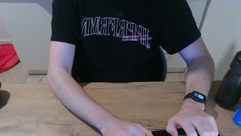 Snapshot of junk2711 chatting on January 5, 9:37 am junk2711 online show from January 5, 9:37 am