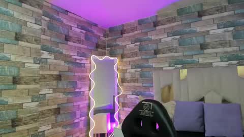  justin  online show from April 17, 11:46 am