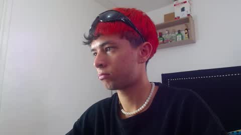 Justine online show from December 1, 1:03 pm