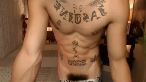 justine_hunk online show from November 9, 2:04 am