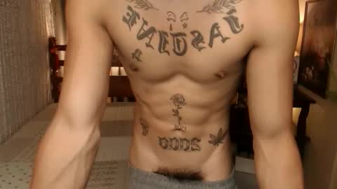 justine_hunk online show from November 10, 6:07 am