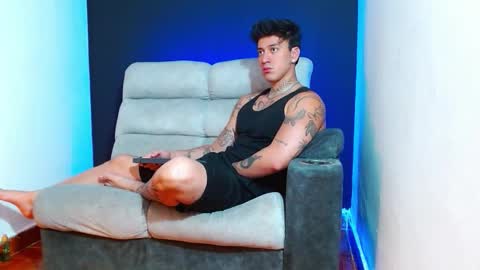 justinfuller_31 online show from January 14, 4:22 pm