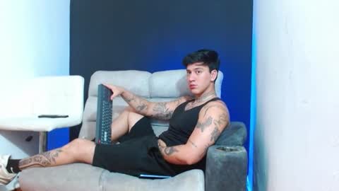 justinfuller_31 online show from March 20, 6:12 pm