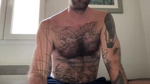 justmeandyou00 online show from September 29, 7:40 am