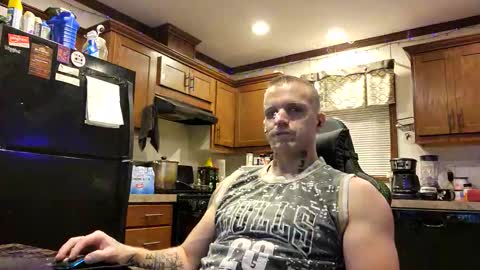 Snapshot of justus0624 chatting on October 23, 4:38 am justus0624 online show from October 23, 4:38 am