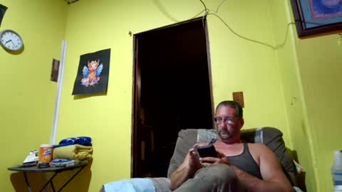 Snapshot of kansasfarmer1 chatting on October 25, 12:23 am kansasfarmer1 online show from October 25, 12:23 am