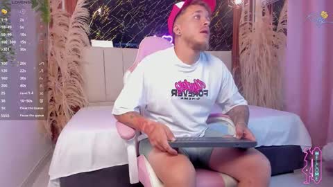 keane_lee_ online show from March 12, 12:13 pm