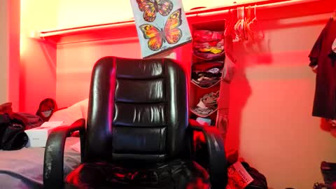 Dexter online show from January 13, 8:02 pm