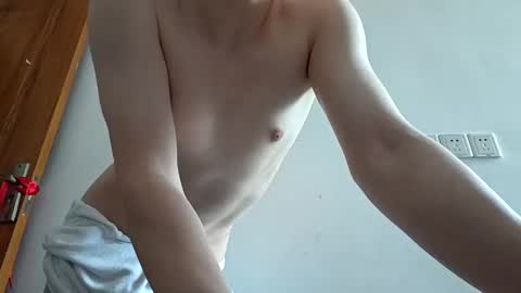 Snapshot of keepitsecret05 chatting on February 16, 2:22 am Eliot online show from February 16, 2:22 am