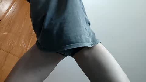 Snapshot of keepitsecret05 chatting on February 11, 7:33 am Eliot online show from February 11, 7:33 am