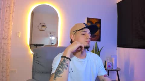 kendel_dimitri online show from February 9, 5:01 am