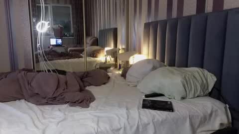 Bennet Shark online show from December 5, 7:10 pm