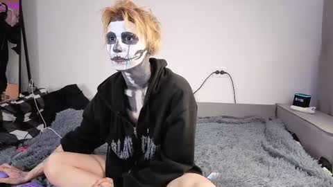 Kessy online show from October 31, 10:57 pm