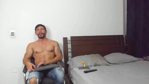 kevin_malone22 online show from January 16, 1:48 am