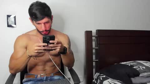 kevin_malone22 online show from December 14, 12:17 am