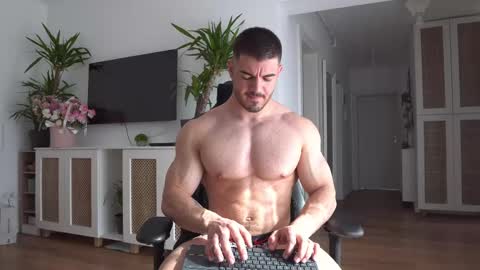 Snapshot of kevinandresxx chatting on February 14, 10:28 am Kevin online show from February 14, 10:28 am