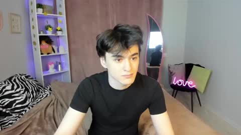 kevinhunter_ online show from November 22, 5:56 pm