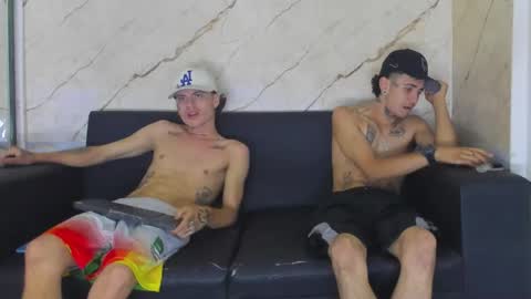 kevinperlas_ online show from November 21, 9:47 pm