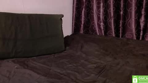 Hey Im Ivan everyday online 9am to 6pm 6 GMT Help me Reach K FollowerslPut your finger up  online show from January 14, 3:22 am