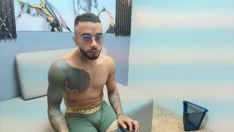 Snapshot of kile_nolan chatting on October 31, 10:02 pm kile online show from October 31, 10:02 pm