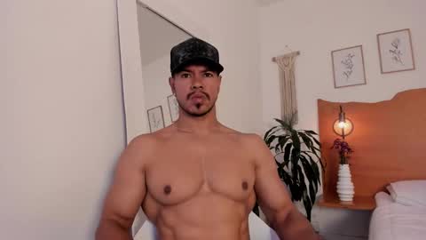 Kilua Muscle guy online show from November 7, 9:51 pm